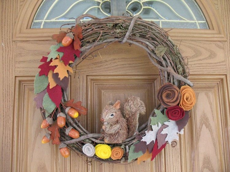 Varcuri de viță de vie și decorațiuni din pâslă Coroană de ușă de toamnă Tinker - vișini-viță-de-vie de pâslă-frunze-eichhoernchen