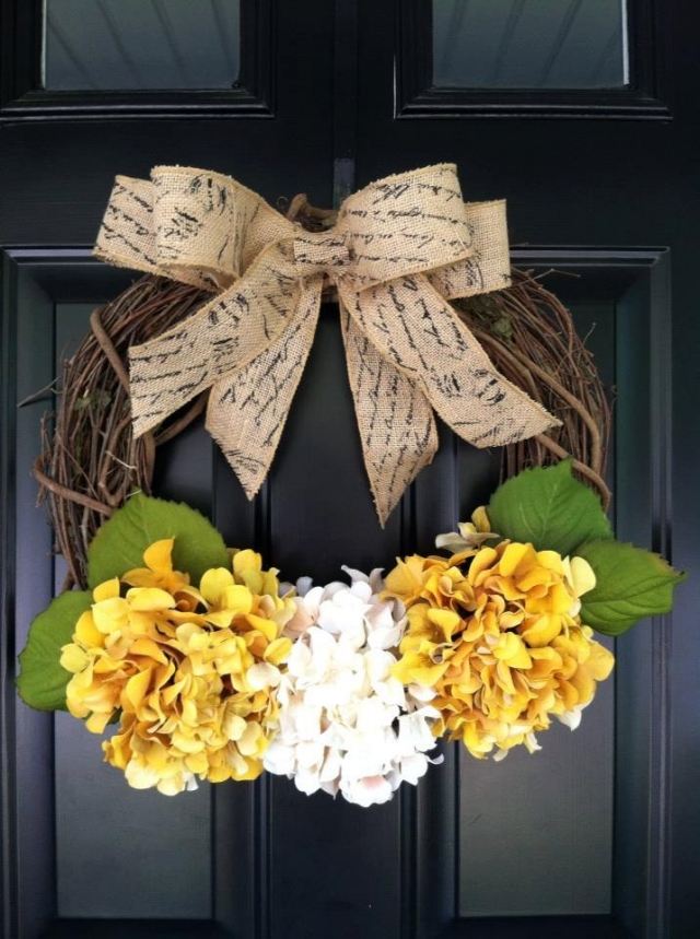 flori uscate de hortensie casă-ușă-coroană-de-flori-hortensie-uscate