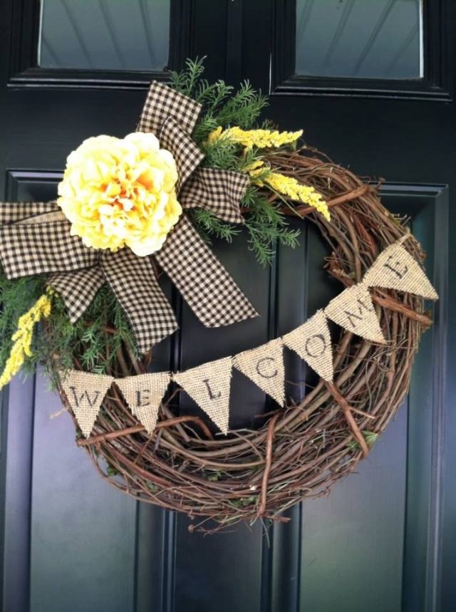 ușă din față cunună toamnă ramuri de brad garoafa casă-ușă-cunună-toamnă-ramuri de brad-galben-garoafă