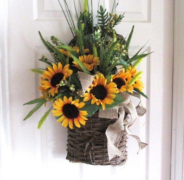 decor de toamnă coș ușă din față floarea-soarelui tulpini verzi de grâu decor-toamnă-coș-ușă-cu-ușă-floarea-soarelui-verde-tulpini-de-grâu