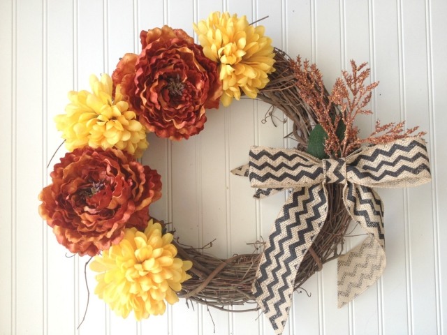 Herbstdeko coroane flori goale flori galbene portocalii decor-toamnă-coroană-flori-goale-flori-galbene-portocalii