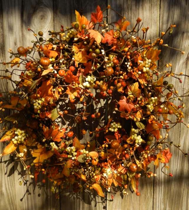 tinere coroană de toamnă frunzele fructe de pădure ramuri galben portocaliu toamnă-coroană de flori-cârduri-ramuri-de-fructe-de-pădure-galben-portocaliu