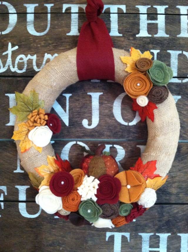 coroană de toamnă panglică de iută înfășurată trandafiri de pâslă goală coroană de toamnă-iută-panglică-înfășurată-trandafiri-din-pâslă goală