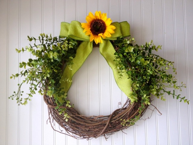 decorare toamnă vânturi coroană ramuri verzi floarea soarelui toamna-decorare-tendoane-cununa-ramuri-verzi-floarea-soarelui