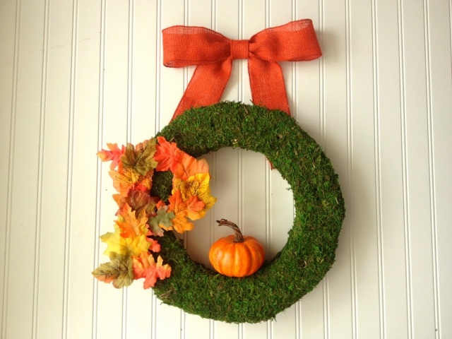 coroană de mușchi decor de toamnă mini dovleac frunze galbene mușchi-coroană-toamnă-decorare-mini-dovleac-galben-frunze