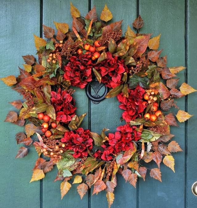 coroană de ușă toamnă frunze de mesteacăn ramuri de boabe flori roșii Coroană de ușă-toamnă-frunze-de-mesteacăn-ramuri-de-fructe-de-padure-flori-roșii