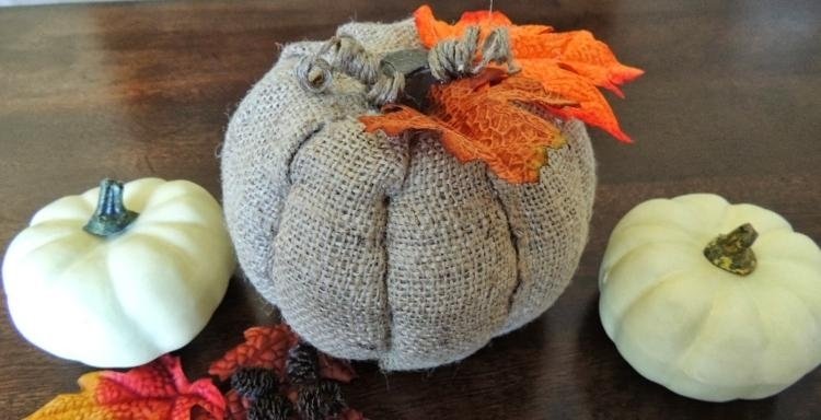 pânză de sac grosieră pentru decorațiuni de toamnă Decorați toamna -sac-bricolaj-dovleac-umplere-cusut-vă
