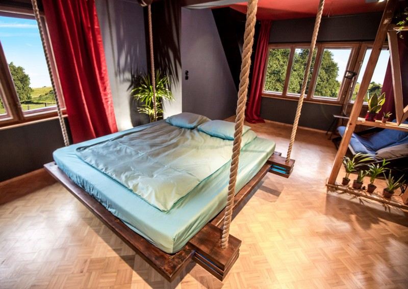 Pat dublu modern atașat la tavan cu frânghie Pat suspendat-LED-iluminat-frânghie-dispozitiv-de-economisire-spațiu