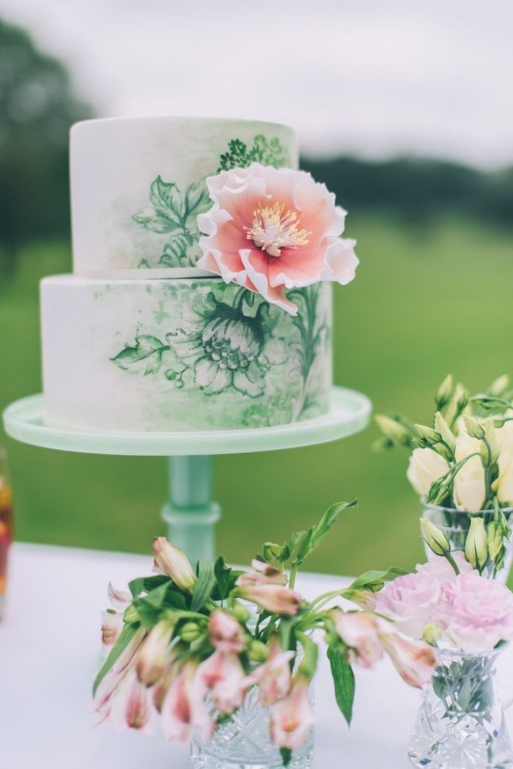 Vopseați flori delicate și flori pe fondant alb tort de nunta-extraordinar-acuarela-floare-fondant-alb-verde deschis