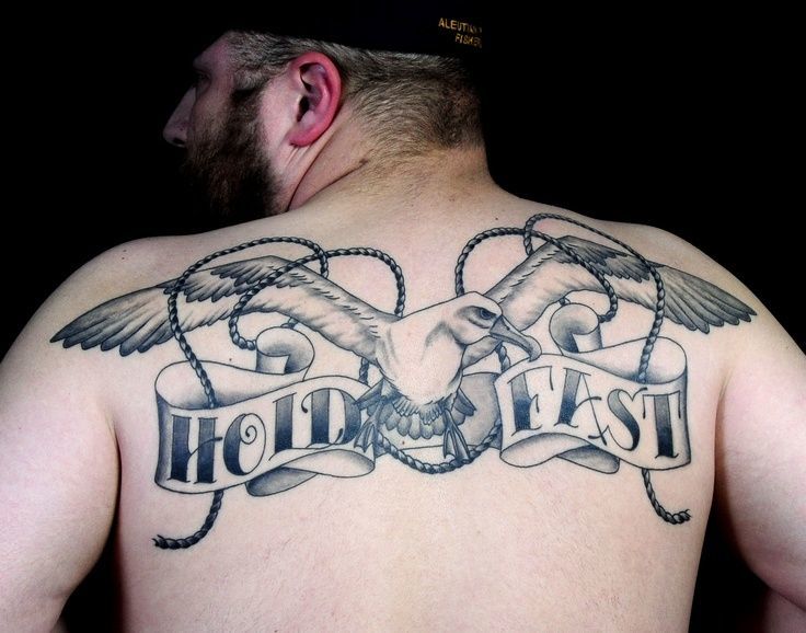 Greitai laikykite tatuiruotę vyrams gale