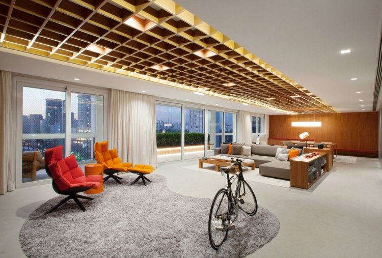 lemn-tavan-covor-gri-adânc-grămadă-zone-de-relaxare-design-confort