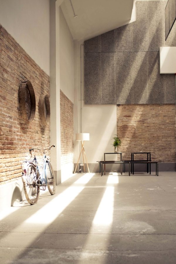 Palete din lemn sala de expozitii twobo arquitecura luminator luminator Lemn euro paleti sala expozitii twobo arquitecura luminator luminator