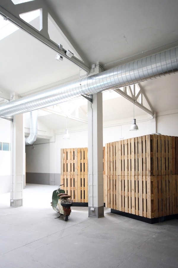 proiect ailaic euro paleți twobo arhitectură luis două cooperare proiect ailaic lemn euro paleti twobo arhitectura luis twose