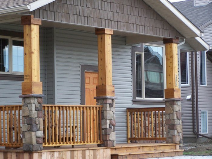 Balustradă din lemn cu idei de piatră naturală