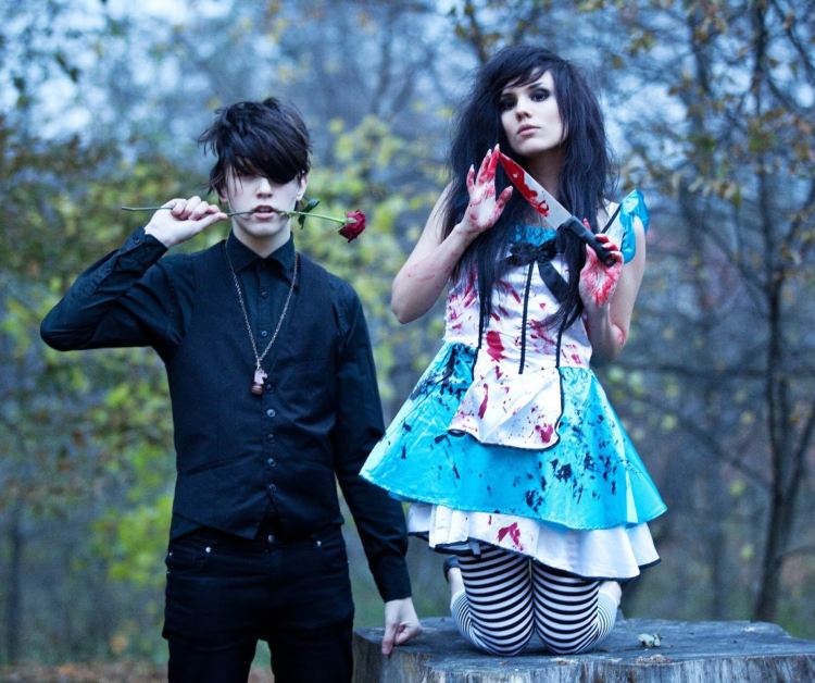 costum de groază Alice în Țara Minunilor Halloween cupluri idei