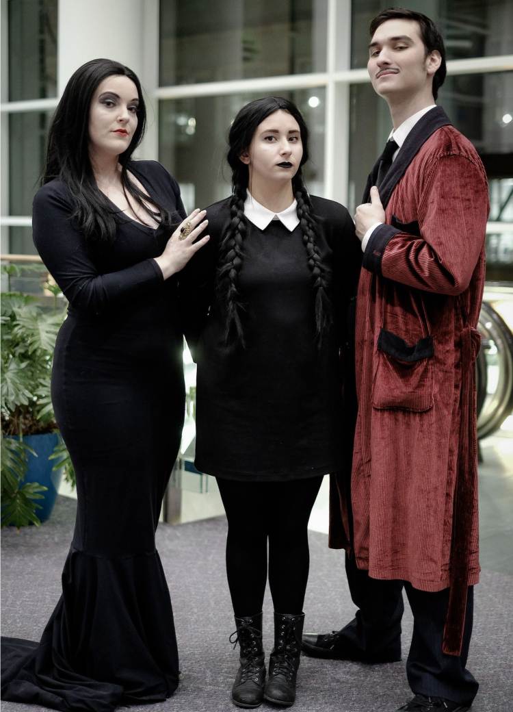costum de groază familie addams idei Halloween dress up