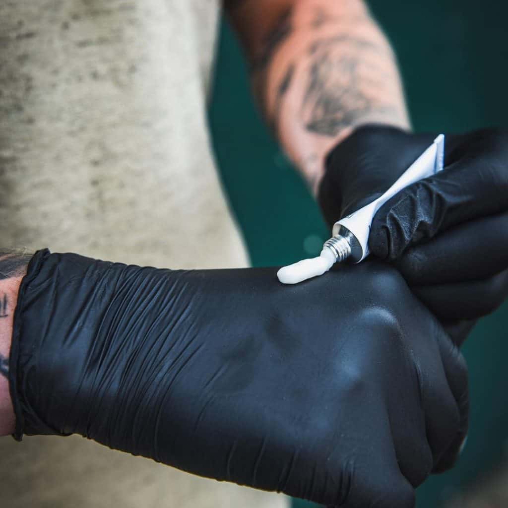 Est-ce que les tatouages stick-and-poke se fanent