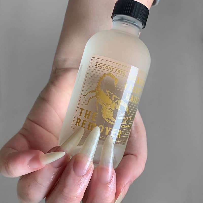 Odstranjivač laka za nokte ili aceton