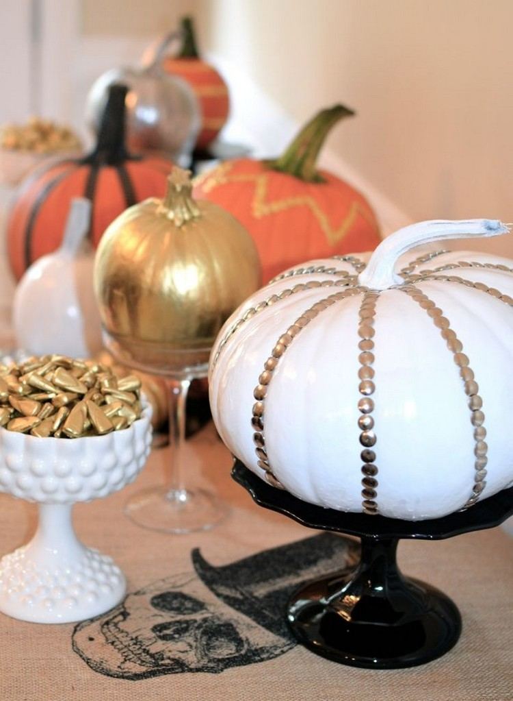 Decor-masă-toamnă-decor-inimă-bucată-vopsită-dovleac-aur-colorată-cu-știft