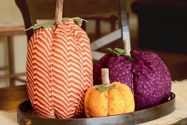 Idei-meșteșuguri-dovleci-de-toamnă-din-resturi-cu-model-colorate-coase-singur