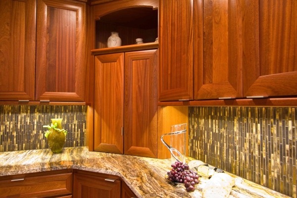 Idei din lemn pentru dulap de bucatarie pentru lumini de sub bucatarie