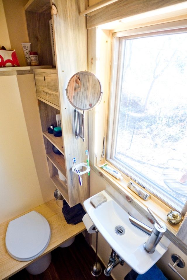 baie-design-baie-mică-mini-baie-practică-mini-mobilă-oglindă-cosmetică