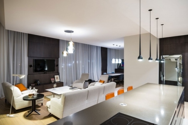 lumini suspendate zona de living bucătărie insulă măsuță de cafea mobilier tapițat alb lumini suspendate zonă de living bucătărie insulă măsuță de cafea mobilier alb