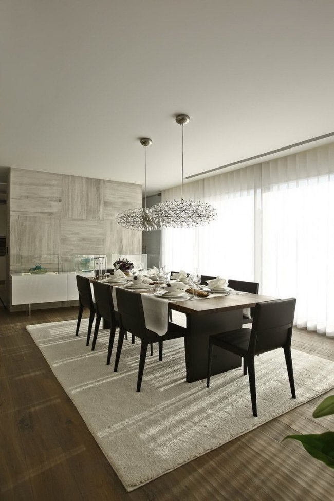 Lămpi suspendate în sufragerie masă lungă de luat masa cristal design oval Lămpi suspendate deasupra mesei lungi, design oval de cristal