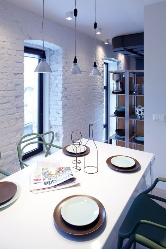 Lămpi suspendate în sufragerie design industrial zid de cărămidă alb lumini pandantive sufragerie design industrial zid de cărămidă alb