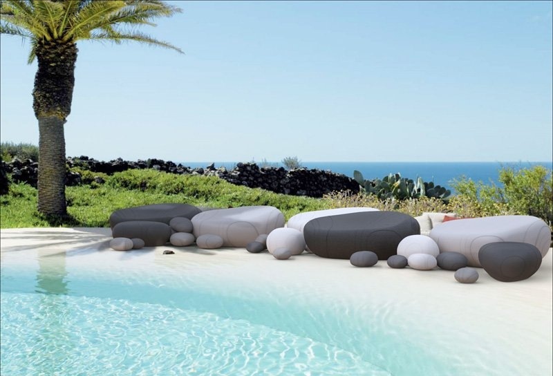 Beanbag pe terasa de lângă piscină Idei-design terasa-pietre-emarin