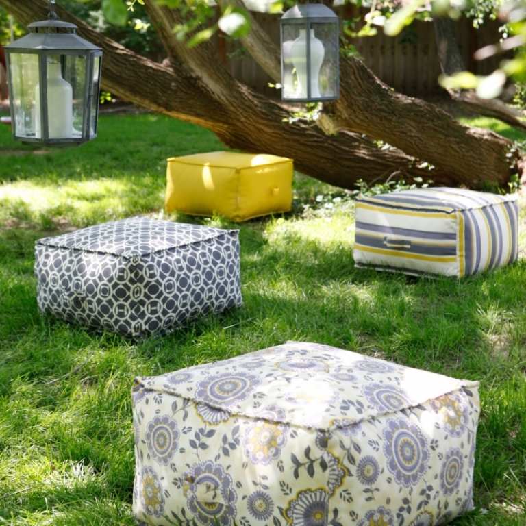 Grup romantic de relaxare în grădină - pungi de fasole cu modele diferite Idei-amenajare terasă-designer-sac-fasole-imprimeuri de flori-master