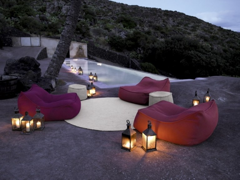 Mobilier de lounge în grădină - pungi de fasole de Paola Lenti Idei-design terasa-violet-fasole-gradina-moderna