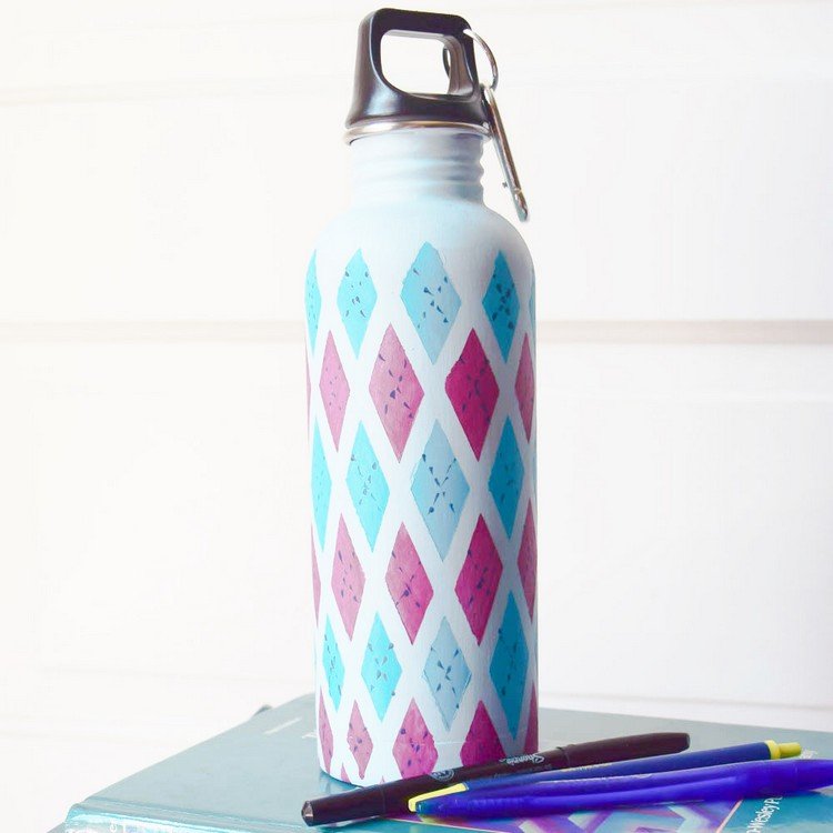 Vopsirea sticlelor de băut cu modele geometrice