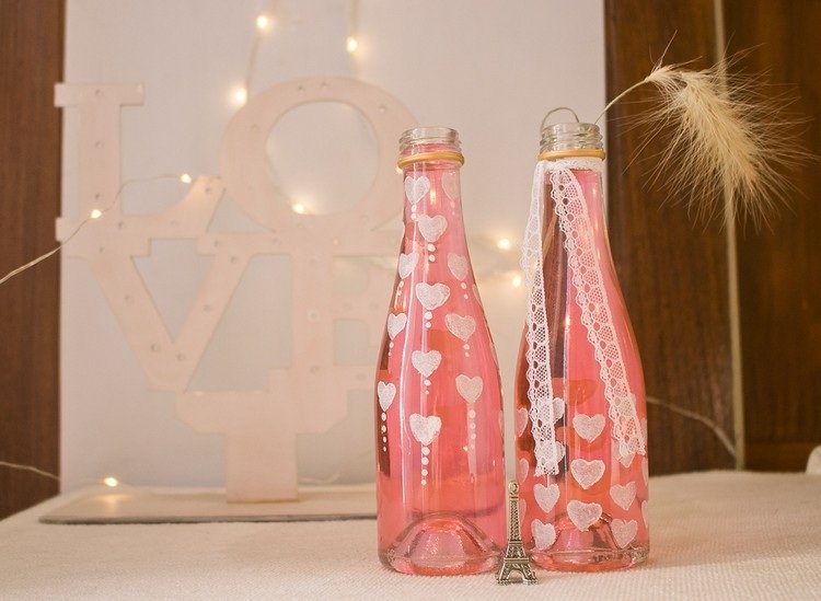 Vopsirea sticlelor, ștanțarea modelului inimii pe sticlă