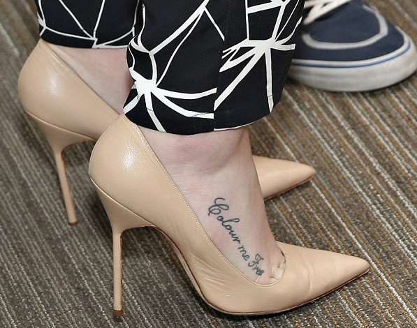 イギーアゼリアカラーミーフリータトゥー