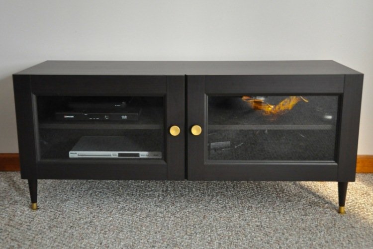 ikea-besta-raft-sistem-de-depozitare-consolă-neagră-cu-consola-elemente-aurii-aurii