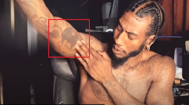 Imanas Shumpertas-Betmenas-tatuiruotė