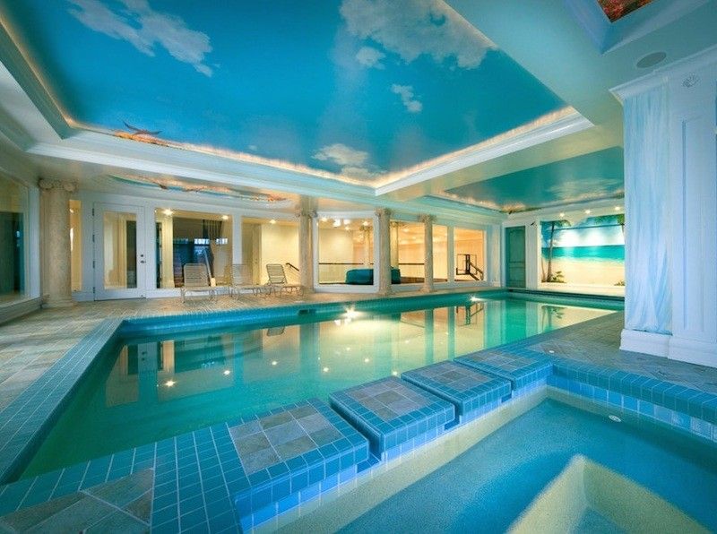 Piscina cu tavan pictat manual cu nori si cer Piscină interioară-tavan-pictură-construire-perete-decalcomanii-plajă