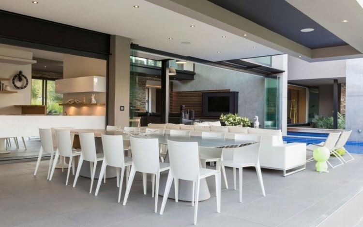 Acest design interior este, de asemenea, facilitatea în aer liber casă materiale naturale zonă de luat masa living coloane de salon