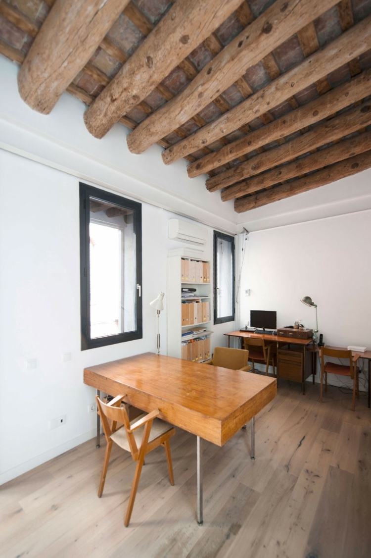 Interior de birou rustic, cu mult lemn interior rustic accente birou masă lemn design parchet