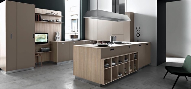 bucătărie laminată din lemn de stejar deschis, într-un design modern, simplu Bucătărie-laminată-modernă-cu-insulă-fum-efect-gri-cesar-italia