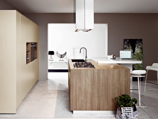 Libertate în planificarea bucătăriei - bucătărie modernă Kora din lemn Scaune de bucătărie-laminate-cu-insulă-plite-integrate