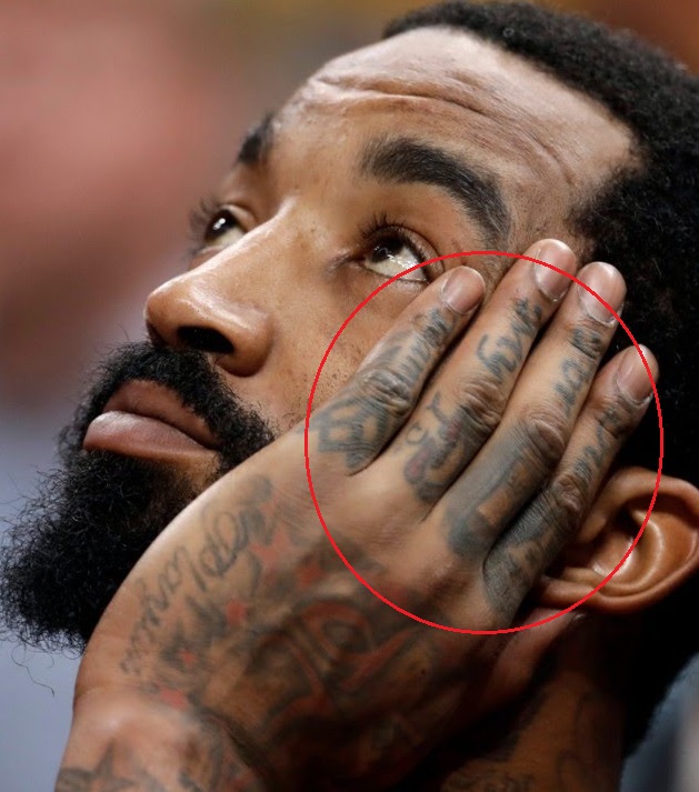 J.R. Smith doigt gauche un pour mon tatouage de famille