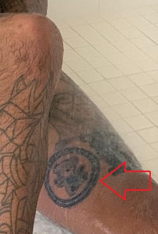 J.R.-Smith-Jambe-Droite- Ours en peluche-Tattoo