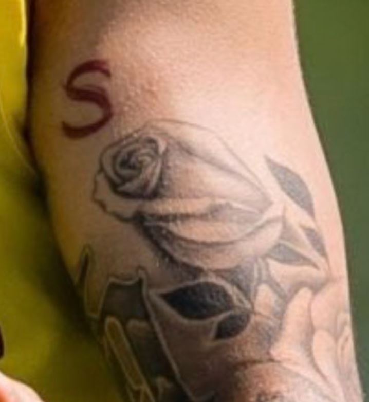 Tatouage de rose de jadon