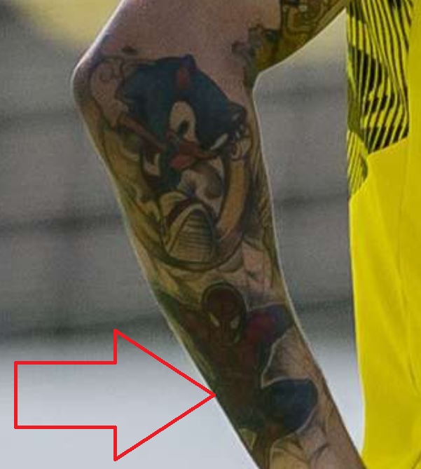 Le tatouage de l'homme araignée Jadon