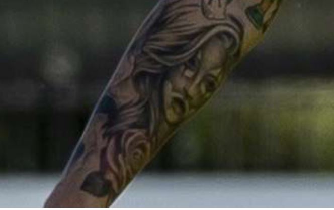 Le tatouage de portrait en pleurs de Jadon