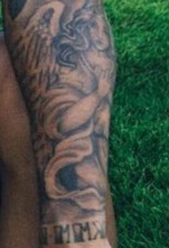 Tatouage d'ange priant Jadon