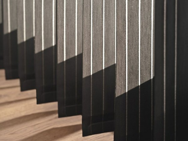 jaluzele elegante idei de decorare ferestre dungi albe maro Idei de decor Dungile albe maro lumină joacă umbra