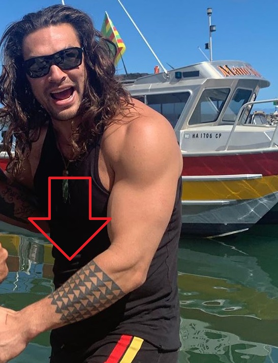 Jason Mamoa tatuaggio sull'avambraccio sinistro